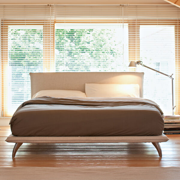 Monet - Letto matrimoniale design moderno e minimale imbottito in tessuto o ecopelle
