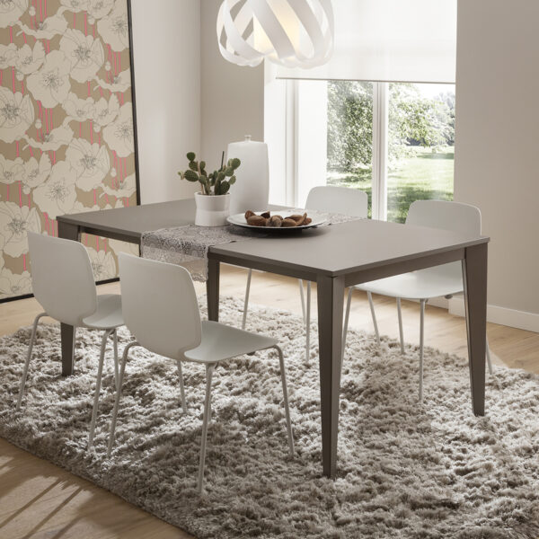 Carlo - Tavolo classico ed elegante con gamba in metallo