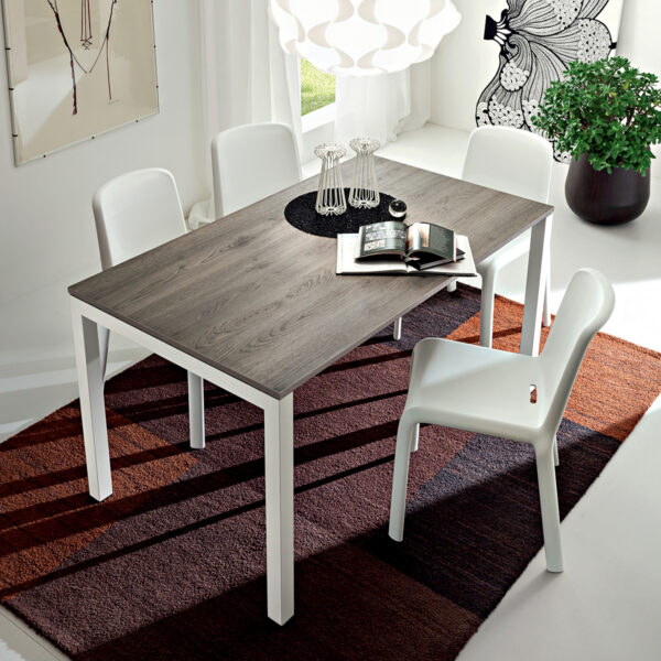 Luigi - Tavolo design classico con gambe in metallo verniciato