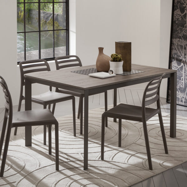 Mauro - Tavolo classico con gambe il metallo verniciato