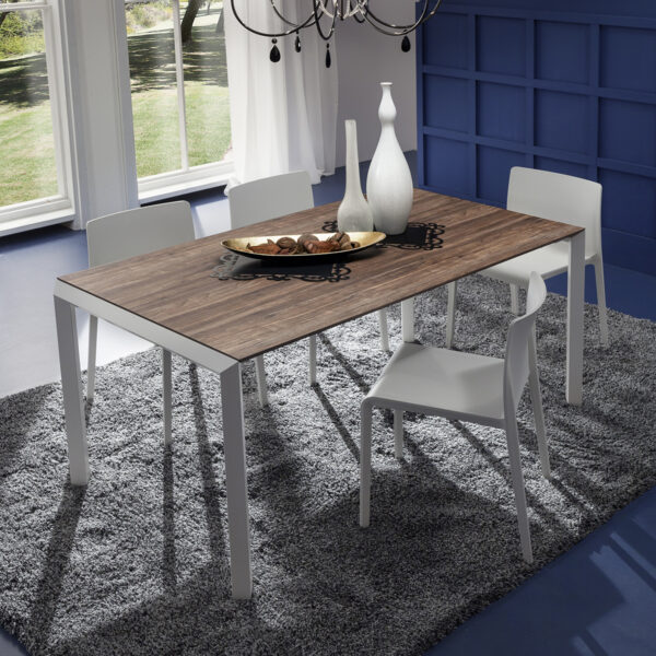 Simone - Tavolo moderno raffinato con struttura in metallo laccato