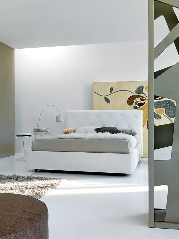 Diamante - Letto matrimoniale moderno con decoro imbottito in tessuto o ecopelle