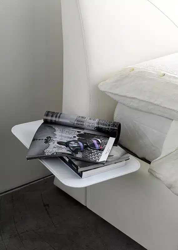 Fly - Letto matrimoniale moderno e contemporaneo imbottito in tessuto o ecopelle