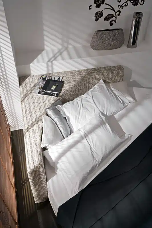 Ring Angolo - Letto rotondo con testiera angolare