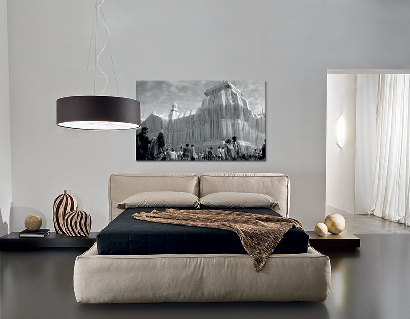 Boss - Letto matrimoniale moderno imbottito in tessuto o ecopelle con giroletto in piuma