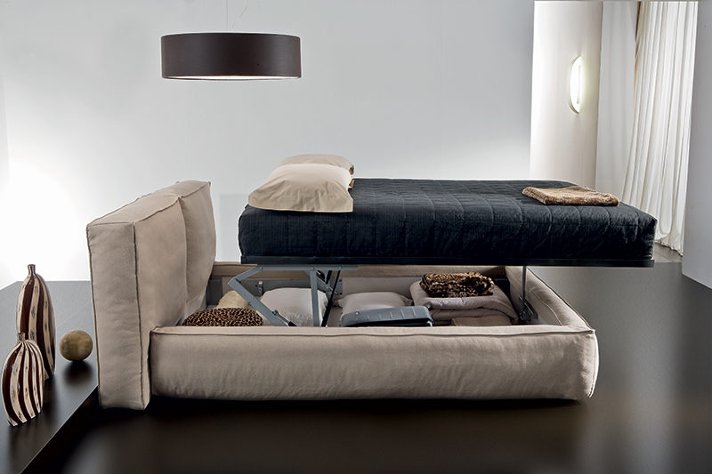 Boss - Letto matrimoniale moderno imbottito in tessuto o ecopelle con giroletto in piuma