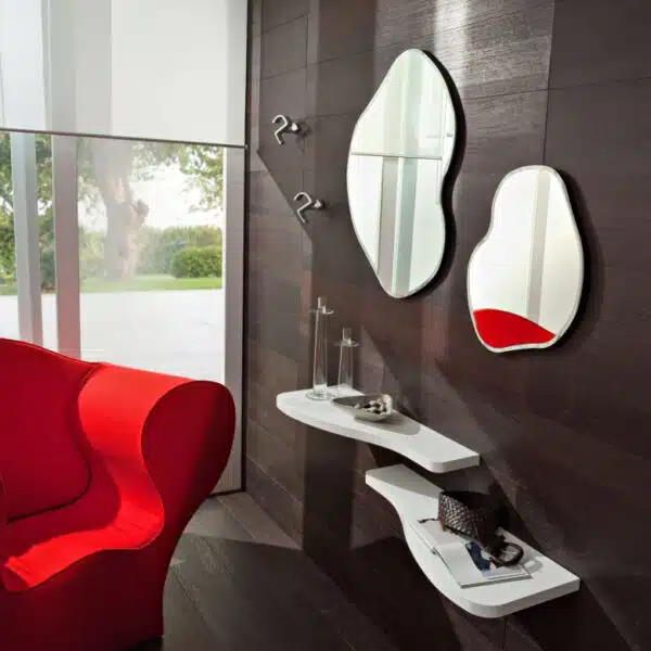 Mobile ingresso Nancy 763 La Primavera con specchi organici bisellati e mensola sagomata bianca.