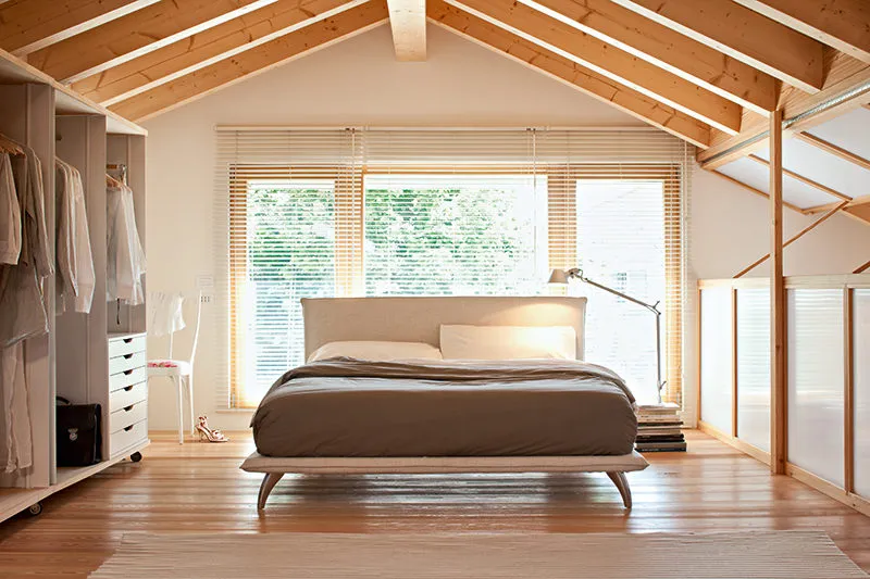 Monet - Letto matrimoniale design moderno e minimale imbottito in tessuto o ecopelle