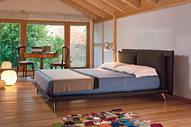 Monet Plus - Letto matrimoniale design moderno e minimale imbottito in tessuto o ecopelle
