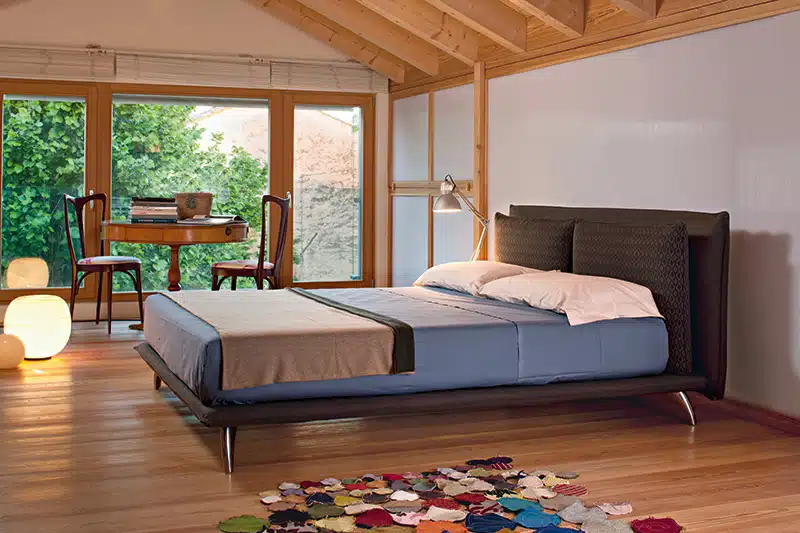 Monet Plus - Letto matrimoniale design moderno e minimale imbottito in tessuto o ecopelle