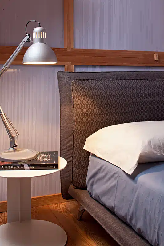 Monet Plus - Letto matrimoniale design moderno e minimale imbottito in tessuto o ecopelle