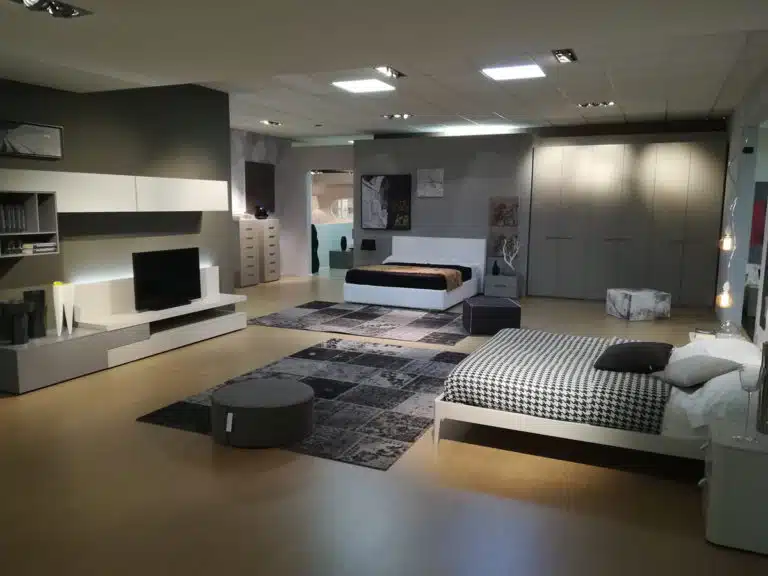 SHOWROOM
