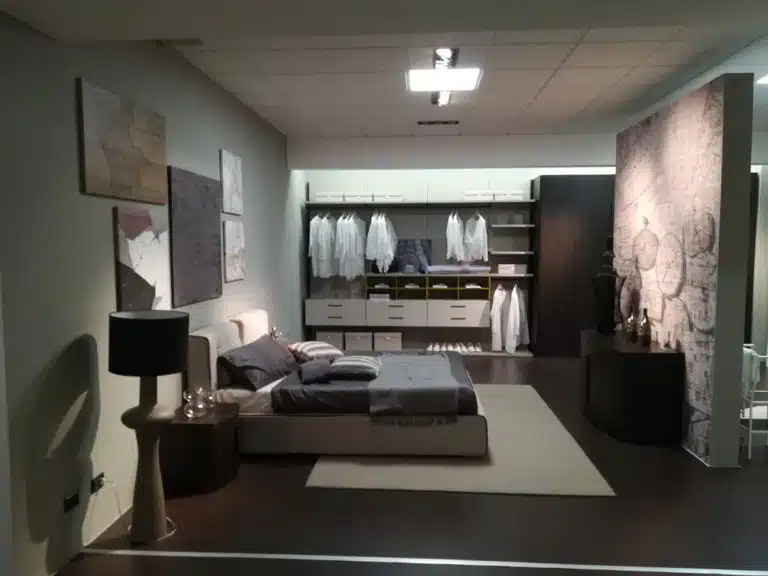 SHOWROOM