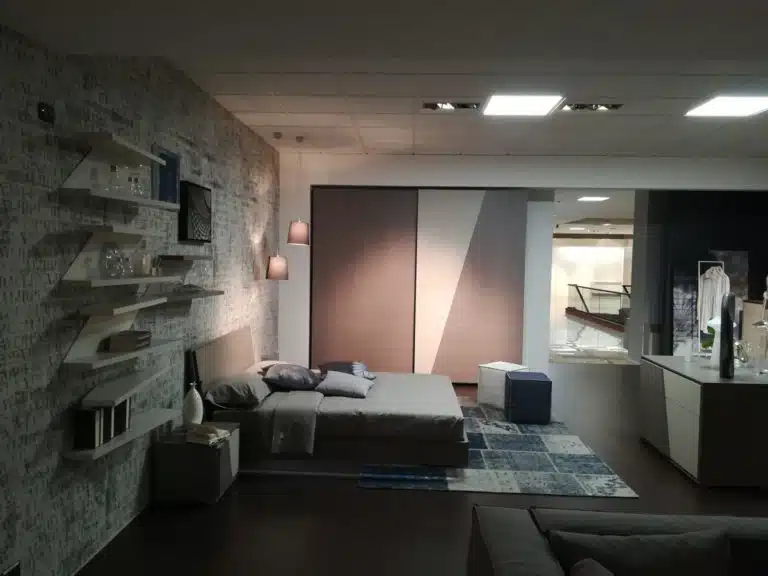 SHOWROOM