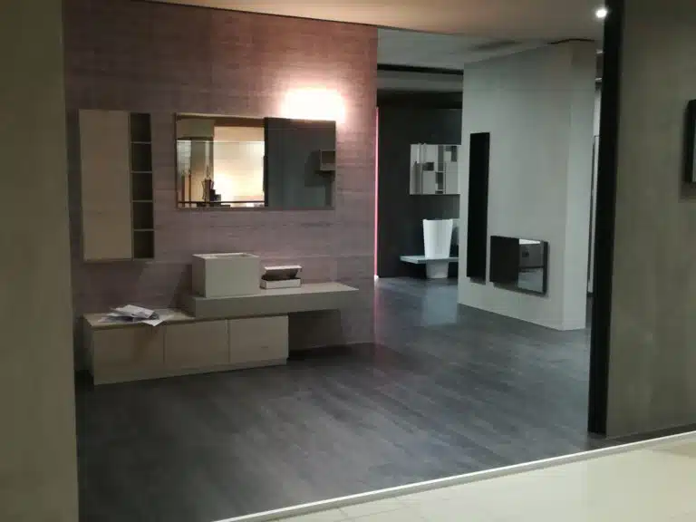 SHOWROOM