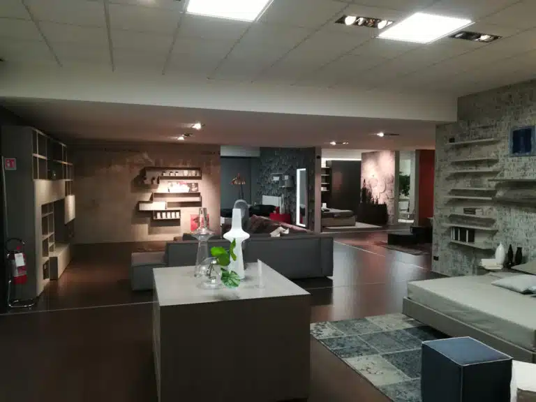 SHOWROOM