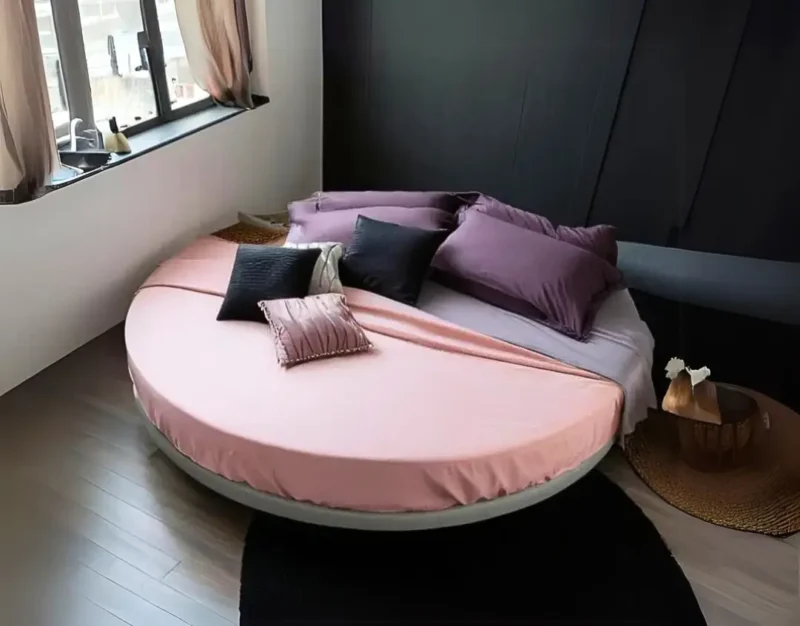 Scopri Ring Sommier, l'elegante letto rotondo matrimoniale senza testiera. Design Made in Italy, personalizzabile e con opzioni materasso memory foam. Arreda con stile.