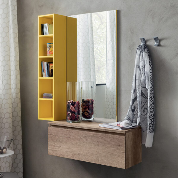 Mobile ingresso con cassettone e specchio Stella 630, con libreria gialla e cassetto rovere primitivo.
