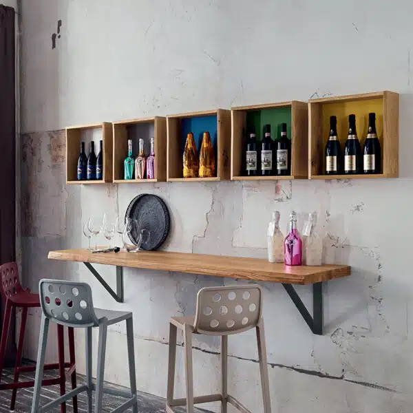 Libreria a muro componibile colorata Zoe 623 con cubi in rovere e mensolone scortecciato.