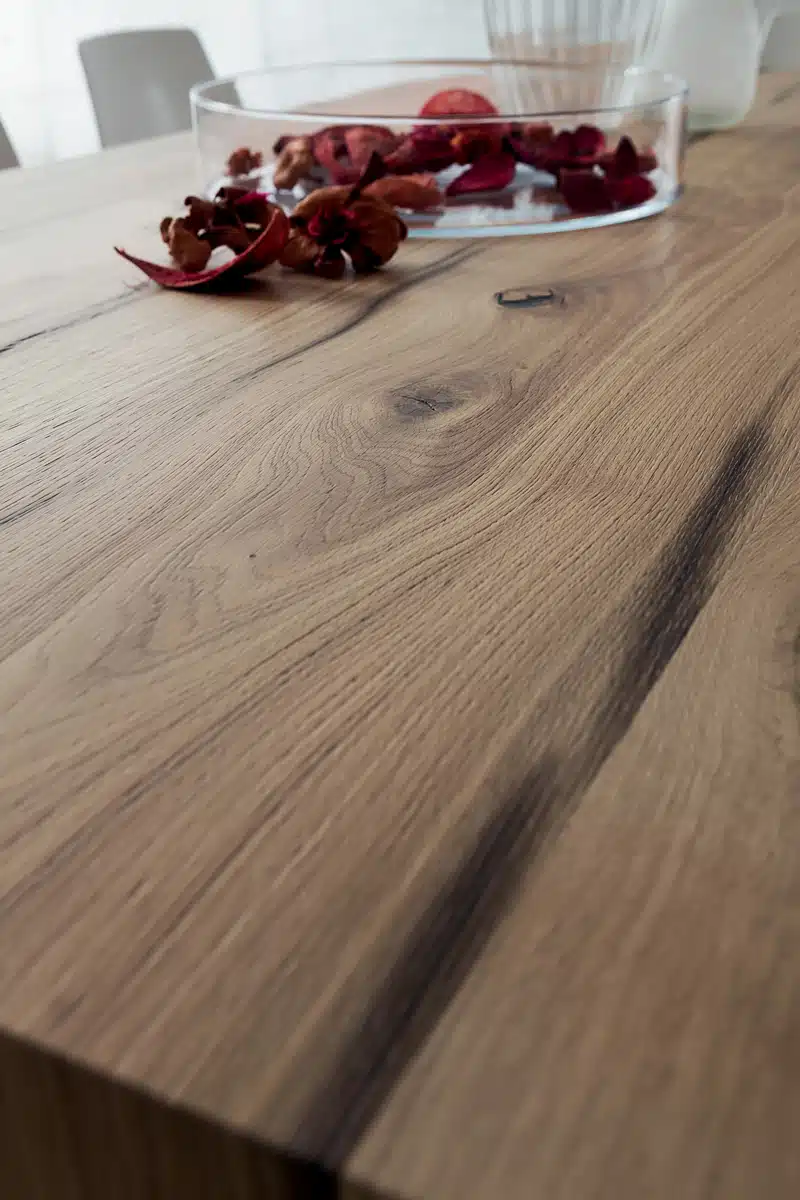 Claudio - Tavolo fisso dal design accattivante fisso con basamento a V