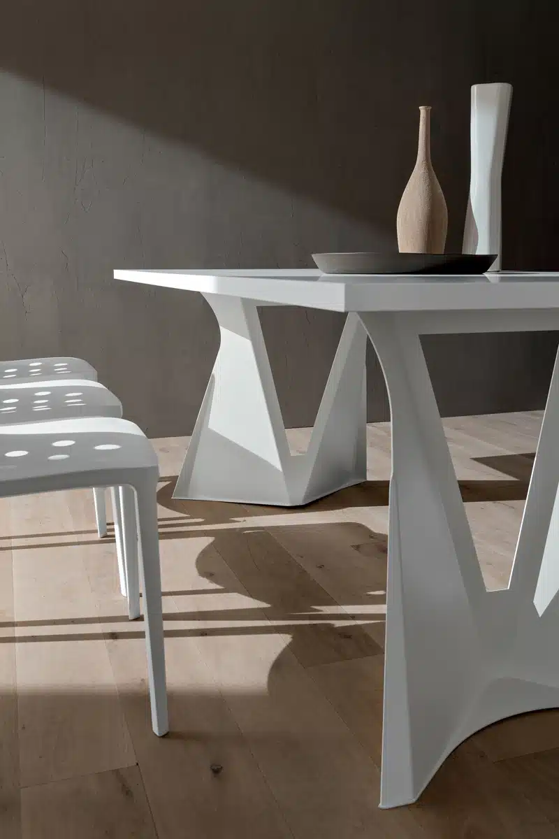Claudio - Tavolo fisso dal design accattivante fisso con basamento a V