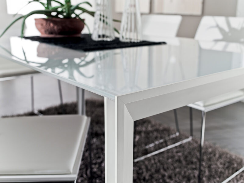 Tommaso - Tavolo design semplice ma dalla linea elegante