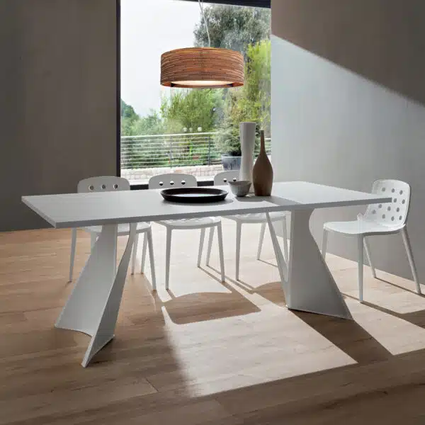 Claudio - Tavolo fisso dal design accattivante fisso con basamento a V