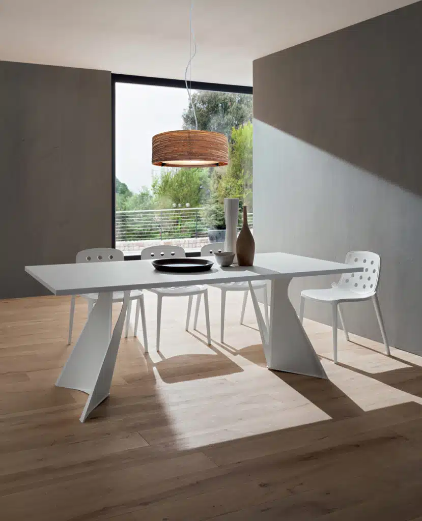 Claudio - Tavolo fisso dal design accattivante fisso con basamento a V