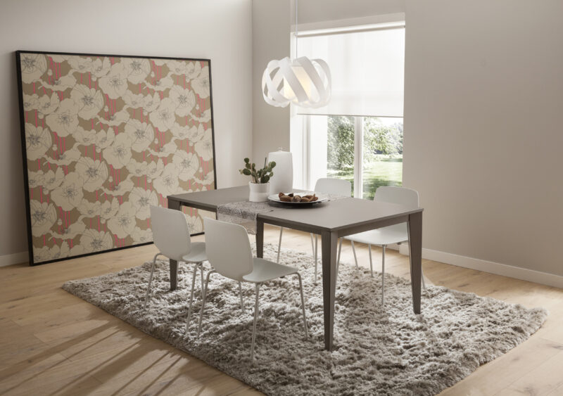 Carlo - Tavolo classico ed elegante con gamba in metallo