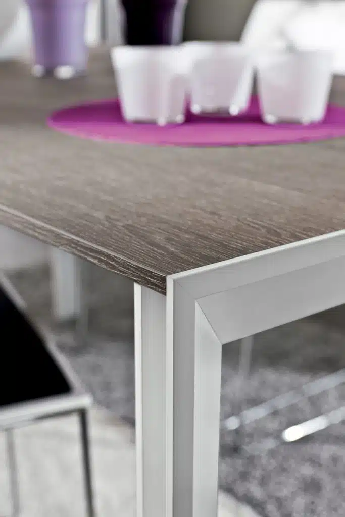 Tommaso - Tavolo design semplice ma dalla linea elegante