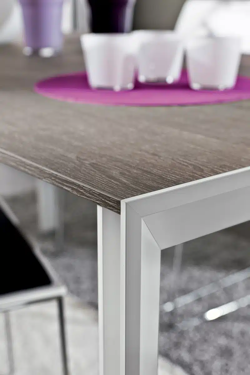Tommaso - Tavolo design semplice ma dalla linea elegante