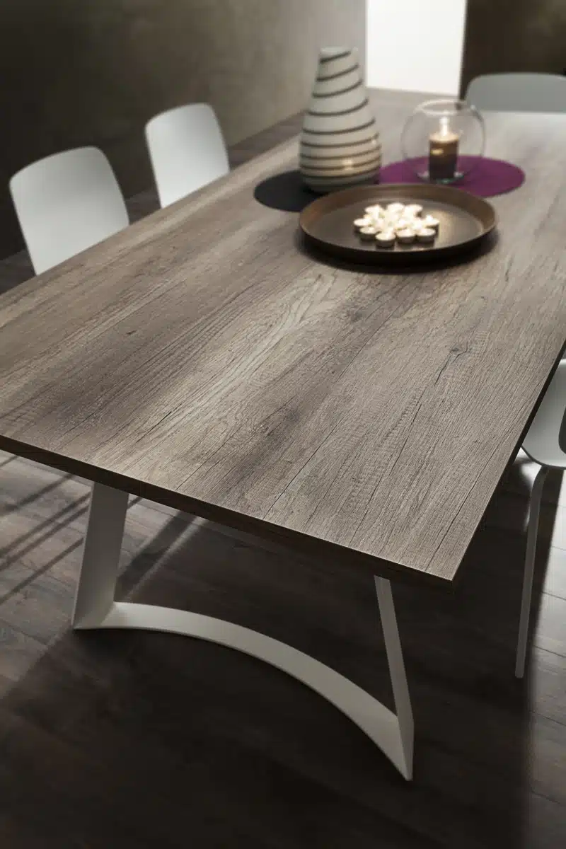 Bruno - Tavolo design fisso con struttura in metallo verniciato