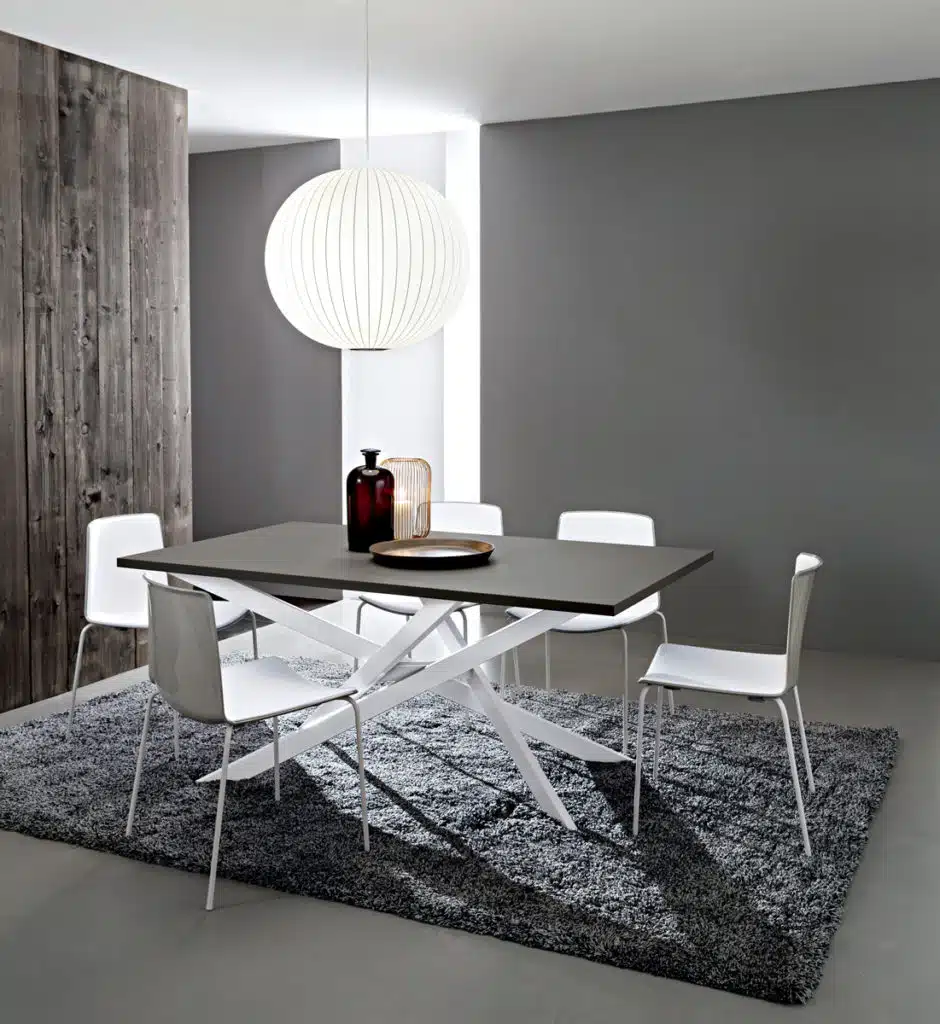 Renzo - Tavolo design accattivante con gambe incrociate