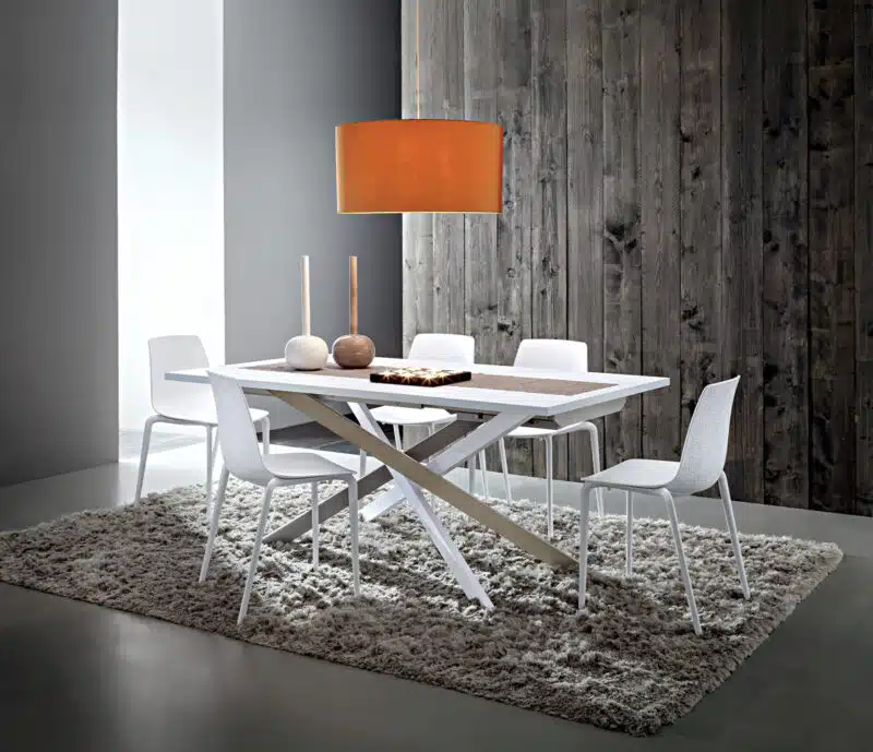 Renzo - Tavolo design accattivante con gambe incrociate