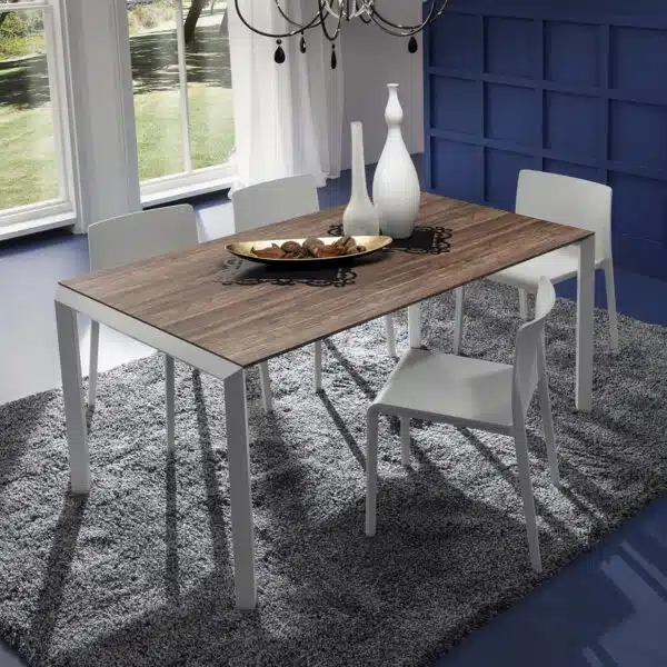 Simone - Tavolo moderno raffinato con struttura in metallo laccato