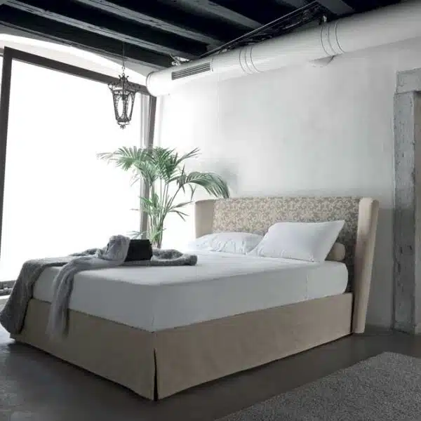 Aria - Letto matrimoniale moderno e signorile imbottito in tessuto o ecopelle