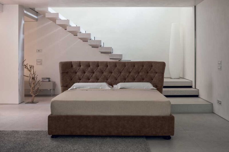 Hypnos - Letto matrimoniale elegante imbottito in tessuto o ecopelle