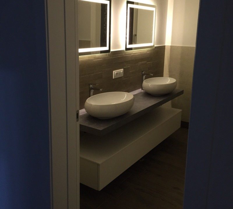 EL20 – Mobile arredo bagno design sospeso L.140 cm personalizzabile COMPAB