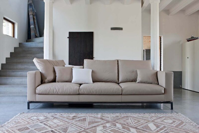 Colorado - Divano design moderno in tessuto o ecopelle