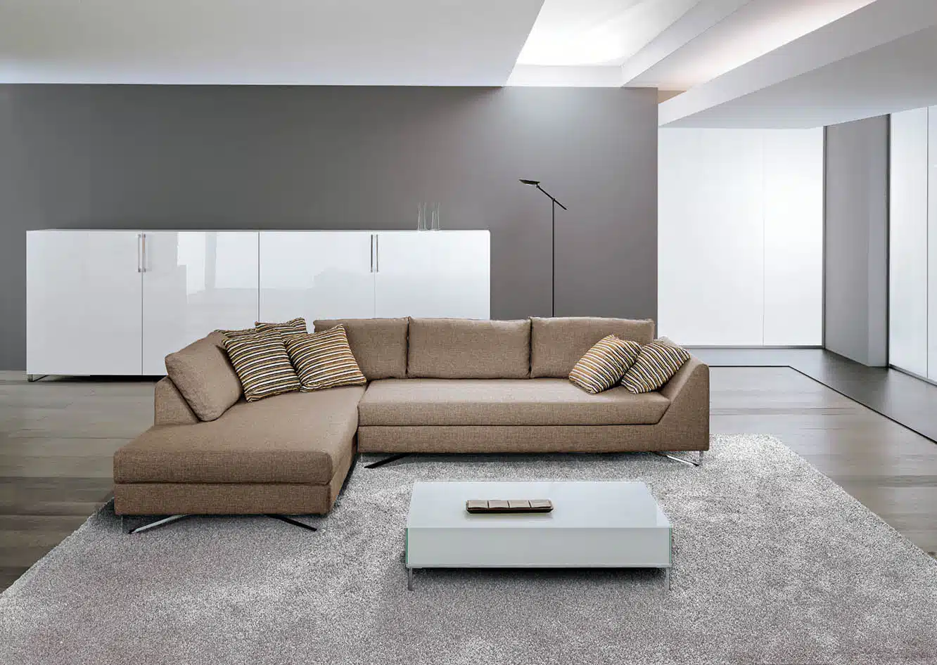 Vertice - Divano design moderno in tessuto o ecopelle