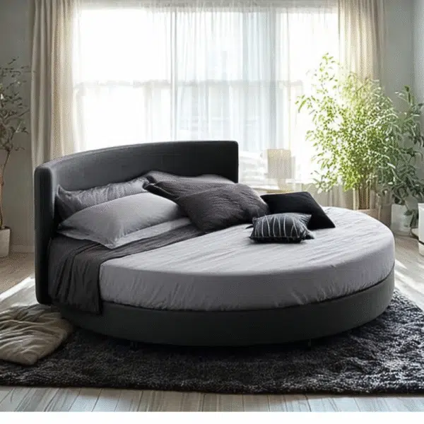 Letto rotondo girevole modello Queen con testiera curva e rivestimento personalizzabile.