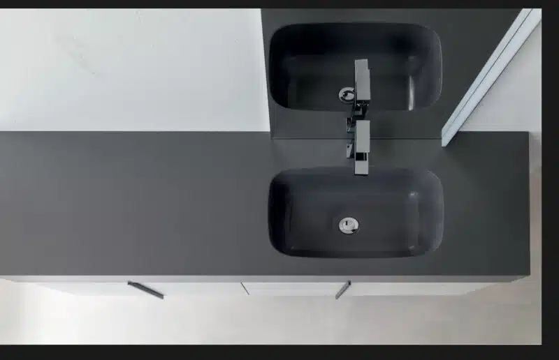 Compab B201 BD007 - Dettaglio piano in Fenix del mobile bagno L 156 cm. Finitura opaca e resistente, arredo di qualità.