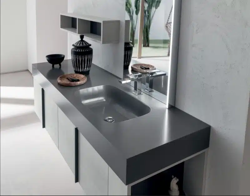 Compab B201 BD007 - Mobile bagno design L 156 cm, vista frontale con lavabo integrato e specchio retroilluminato. Arredo moderno.