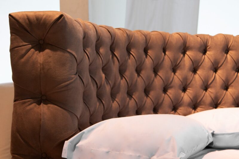 Imperial - Letto rotondo matrimoniale con lavorazione Capitonnè e materasso tondo incluso - immagine 3