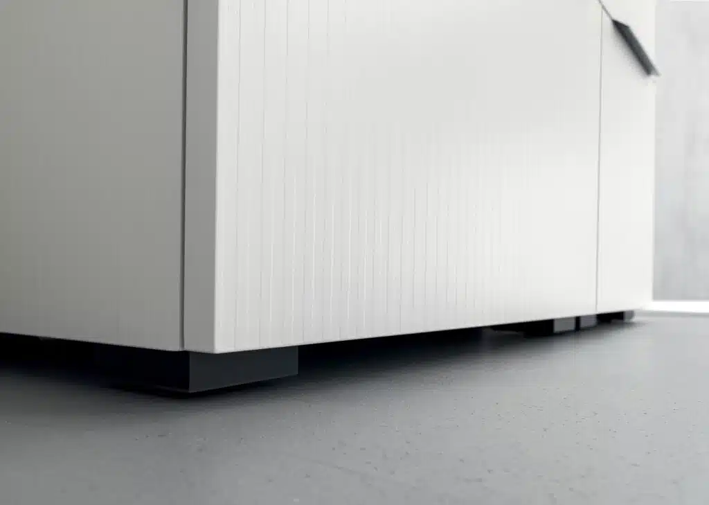 BD029 - Dettaglio anta mobile bagno COMPAB, finitura materica. Qualità manifatturiera, design italiano.
