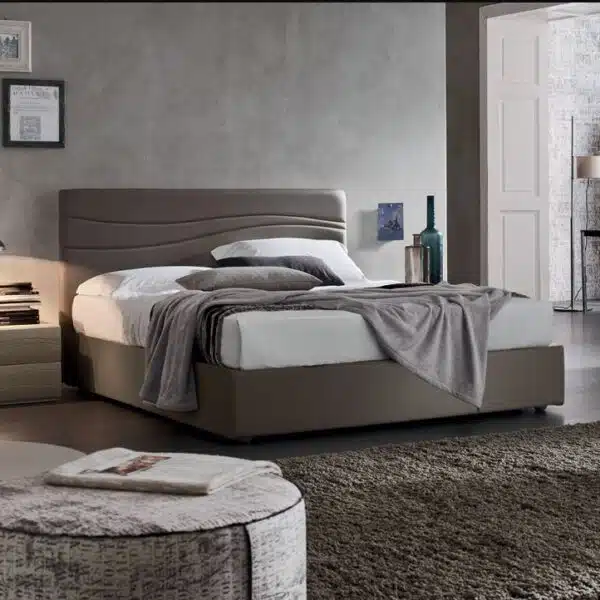Letto Matrimoniale Maronese City: design moderno italiano, vista frontale camera da letto minimale.