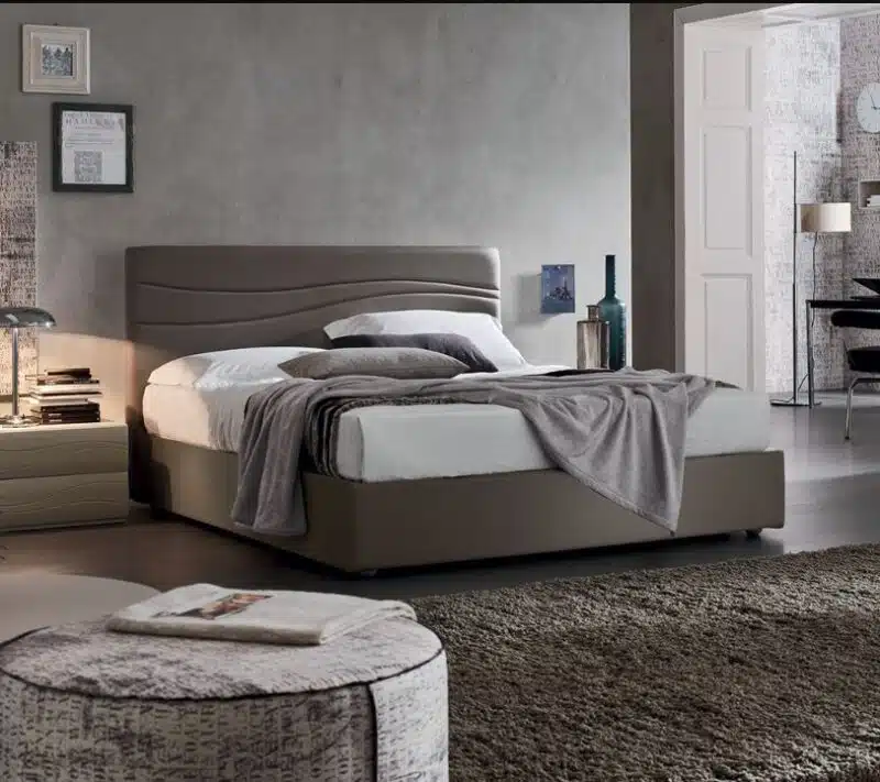 Letto Matrimoniale Maronese City: design moderno italiano, vista frontale camera da letto minimale.