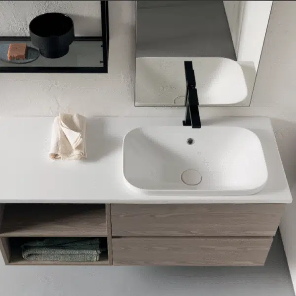 Compab BG002: mobile bagno con piano ceramica L.121 cm, vista frontale. Arredo bagno moderno, design italiano.