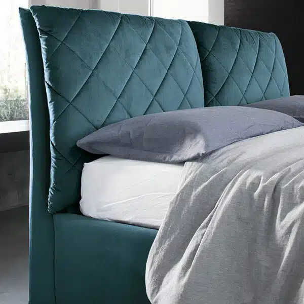 Letto Diadema moderno con testiera a tubi verticali in tessuto o ecopelle