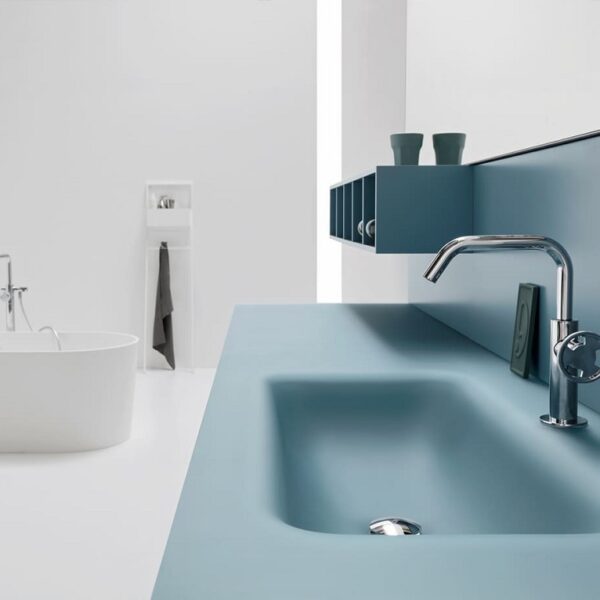 Mobile Bagno Arcom Gold 04 - vista frontale, design moderno, lavabo integrato, finitura legno chiaro.